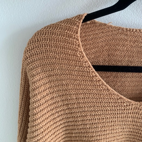 American Eagle Oversized V-Neck Sweater - Picture 4 of 5